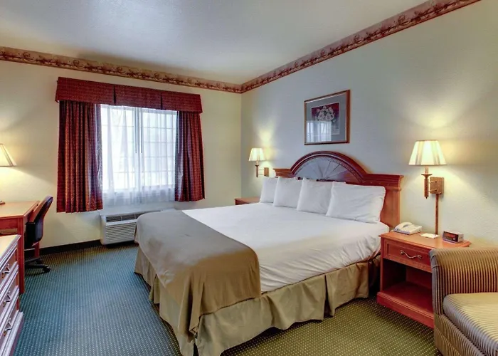 Quality Inn & Suites - Glen Rose