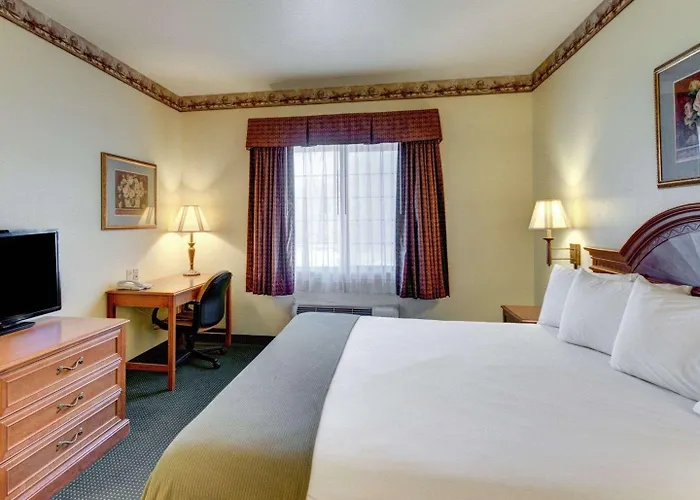 Quality Inn & Suites - Glen Rose